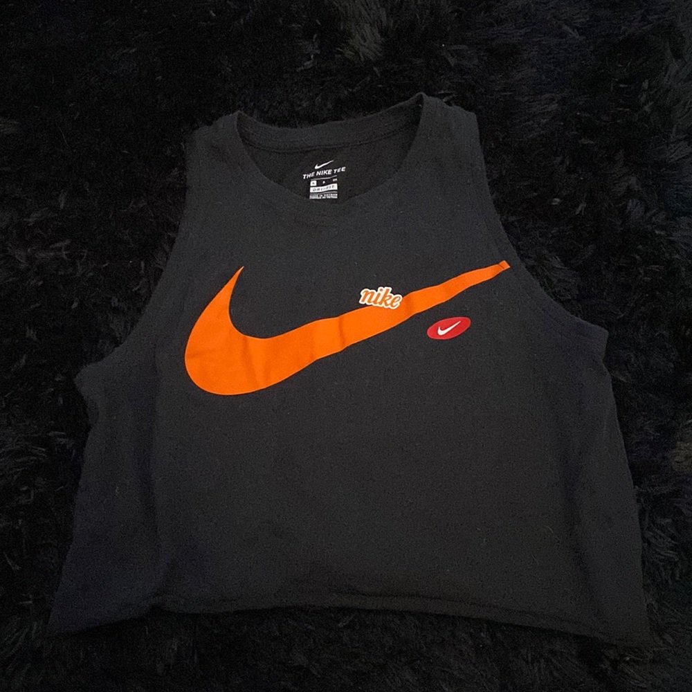 Cropped Nike muscle tank
